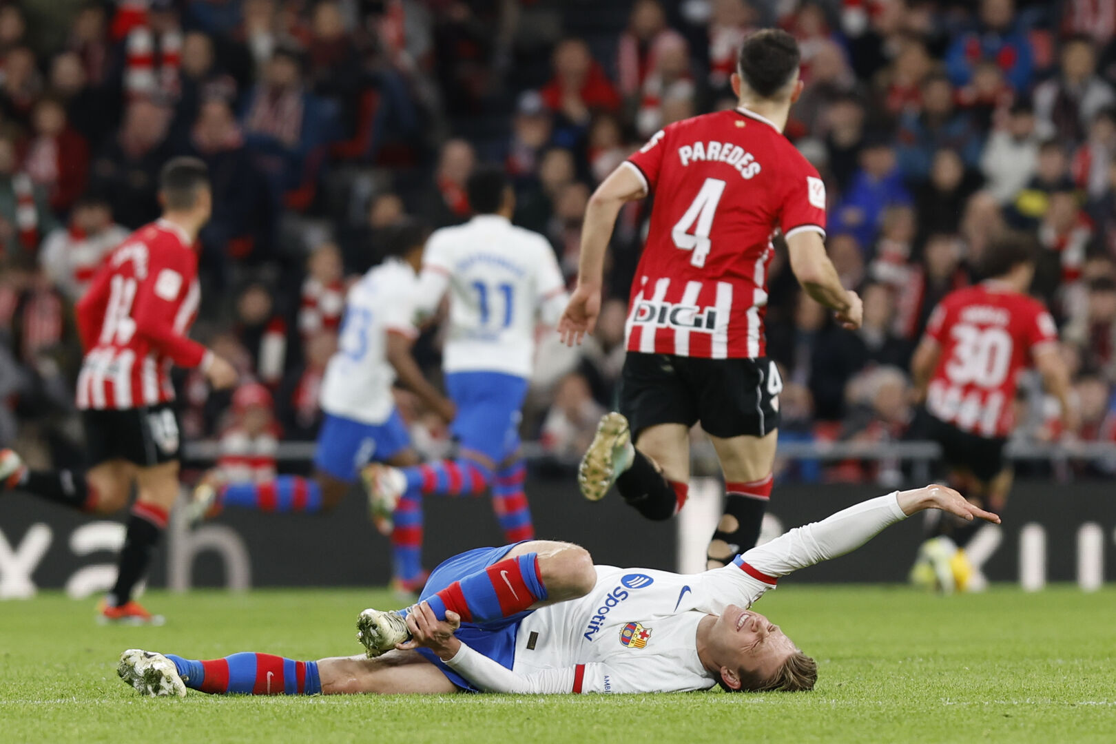 Barcelona empata con Athletic Bilbao y pierde a Pedri y De Jong por lesión